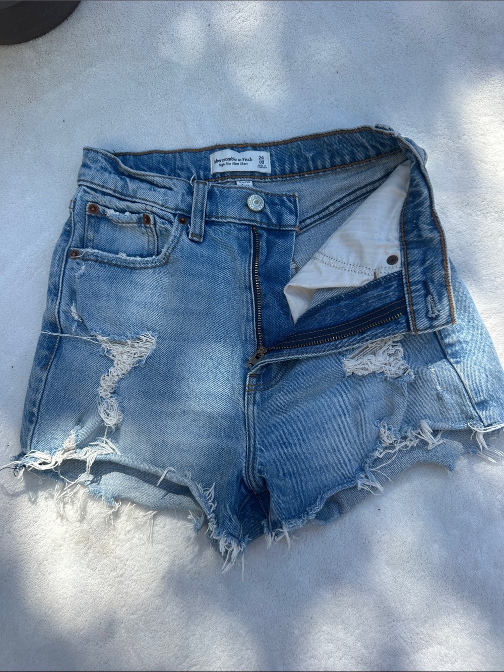 Abercrombie & Fitch high rise mom short curve love size 00 / 24